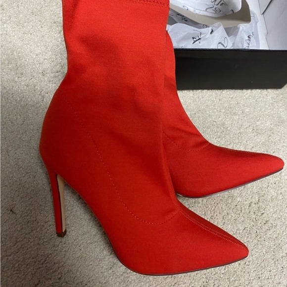 Red heeled boots Size 7.5 Worn ONcE. - Picture 2 of 5